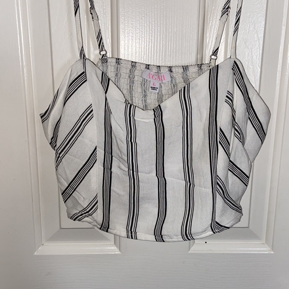 Striped white 2 piece set shorts/crop top - Picture 3 of 3